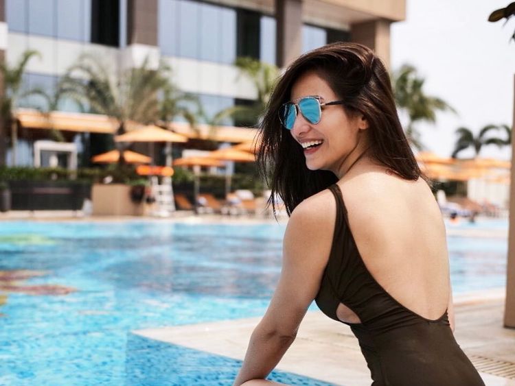 Foto: Seksinya Jennylyn Mercado, Fit Mama dari Filipina Saat Lakukan Pilates