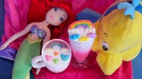 Duh, selain tema mermaid ada juga minuman tema pelangi. Kalau makan di sini pasti memanjakan mata dan menceriakan hati! Foto: Istimewa