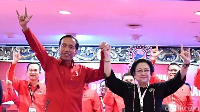 Ketua Umum PDIP Megawati Soekarnoputri umumkan Jokowi sebagai capres yang diusung partainya di Pilpres 2019.
