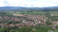 Begini gambaran padatnya permukiman yang dekat lokasi longsor. Foto: Imam Suripto/detikcom