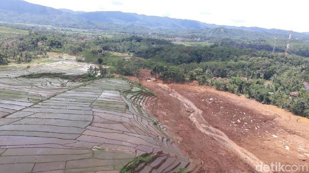 Ini Foto-foto Lokasi Longsor di Brebes dari Udara