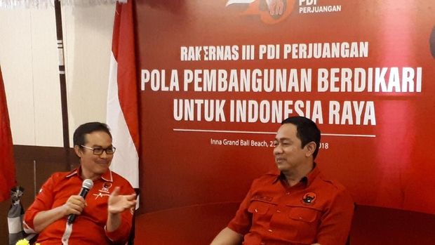 Bupati Kulon Progo Hasto Wardoyo bercerita soal pengembangan produk lokal di daerahnya. 