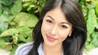 Ada yang berwarna biru, Karenina Sunny juga kerap mengunggah foto matanya yang berwarna coklat. Foto: dok Instagram