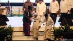 Melihat Momen Jokowi Genggam Erat Maruf Amin di Festival Sholawat