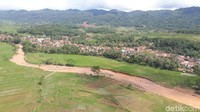 Selain longsor, Brebes juga dilanda banjir. Foto: Imam Suripto/detikcom