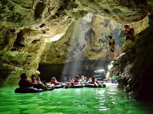 5 Rekomendasi Wisata Gua di Jogja, Seru buat Caving dan Rafting!