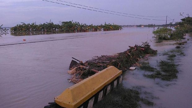 Banjir, Kereta Api yang Melintas Cirebon Masih Dialihkan ke Selatan