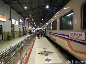 Profil KA Turangga Beserta Sejarah dan Asal Namanya