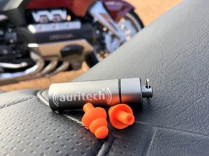 Ngebut Naik Motor Bisa Merusak Pendengaran, Lho
