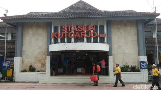 anjir Masih Sebabkan Perjalanan KA di Jalur Selatan Terlambat