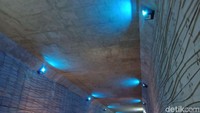 Underpass Kartini terlihat cantik dengan adanya lampu yang dipasang di bagian atas terowongan. 