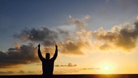 Dalam Instagram pribadinya dia beberapa kali memposting kegiatannya di pantai serta pemandangan sekitar. (jichangwook/Instagram)