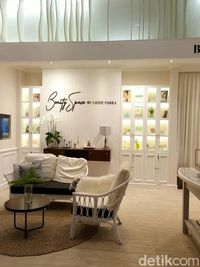 Buka Toko Kosmetik, Beauty Influencer Lizzie Parra Makin Sukses