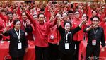 Momen Gandengan Tangan Megawati Antar Jokowi ke Pilpres 2019