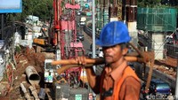 Tak hanya proyek jalan layang, pekerjaan infrastruktur lainnya seperti Light Rail Transit (LRT) Jabodebek hingga Palembang, Mass Rapid Transit (MRT) Jakarta, hingga proyek jembatan seperti Jembatan Holtekamp di Papua akan dihentikan untuk sementara.