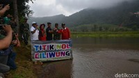 Foto: Jika dalam kondisi normal, telaga ini bisa menampung debit air hingga 5 juta liter air. Namun saat ini, Telaga Saat hanya mampu menampung 100 ribu liter air.‎  (Dokumen Korem 061/Suryakancana)