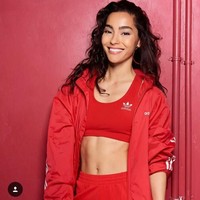 Kini Adrianne menjadi brand ambassador Adidas. Tak heran jika di Instagram nya, wanita berambut gelombang itu kerap menggunakan busana dari Adidas. Foto: Dok. Instagram