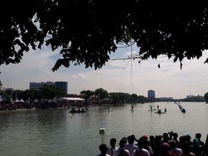 Adu Cepat di Danau Sunter, Susi-Sandiaga Lintasi Garis Finish Bersama