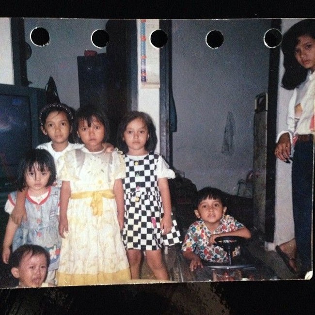  Satu lagi foto dari masa kanak-kanak Mulan. (Foto: Instagram/Mulan Jameela)