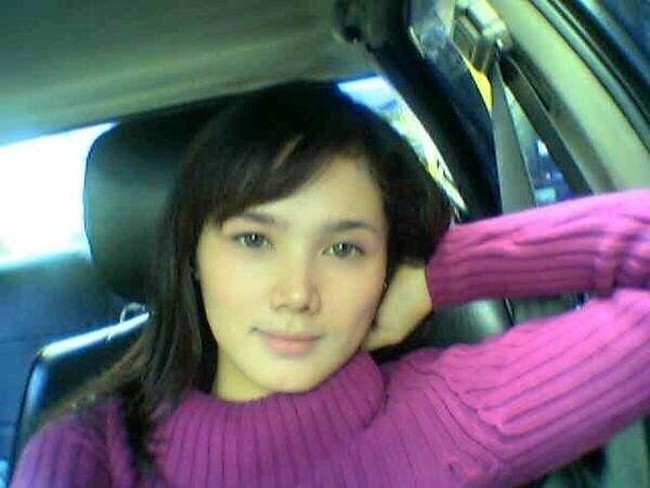 Foto 2003 ini sempat perbincangan netizen karena diunggah berbarengan dengan foto jadul Maia Estianty di Instagram. Foto ini adalah masa2 ngurus keluarga, kuliah, ngeband, ngurus rumah sampe masak jadi satu, tulis Mulan. (Foto: Instagram/Mulan Jameela)