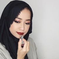 Pasangan kembar kelahiran 1994 ini punya satu kakak dan satu adik, total jadi 4 bersaudara. Cyndi mengaku dulu mereka sering tidak akur, layaknya saudara perempuan lainnya. Tapi semakin dewasa mereka semaki dekat dan membutuhkan satu sama lain. (Foto: Instagram/ Cyndi Adissa dan Cynda Adissa)