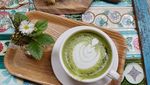 Nikmatnya Menghirup Matcha Latte dengan Suasana Kebun Bunga di Kafe Ini