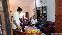 Ini merupakan pertemuan perdana Anies dengan Novel, usai Novel kembali dari berobat di Singapura.