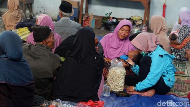 Begini Kondisi Pengungsian Akibat Tanah Retak di Banjarnegara
