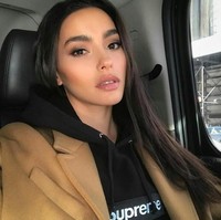 Alis tebal khas wanita Prancis dengan wajah yang kental dengan Asia menjafi perpaduan yang unik. Foto: Dok. Instagram