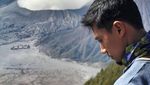 Anti Mainstream! 10 Foto Tunjukkan Pria Ini Bikin Latte Art di Puncak Gunung Indonesia