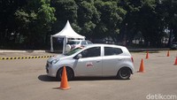 Latihan keselamatan berkendara itu didikung oleh Indonesia Safety Driving Center (ISDC). Foto: Rangga Rahadiansyah