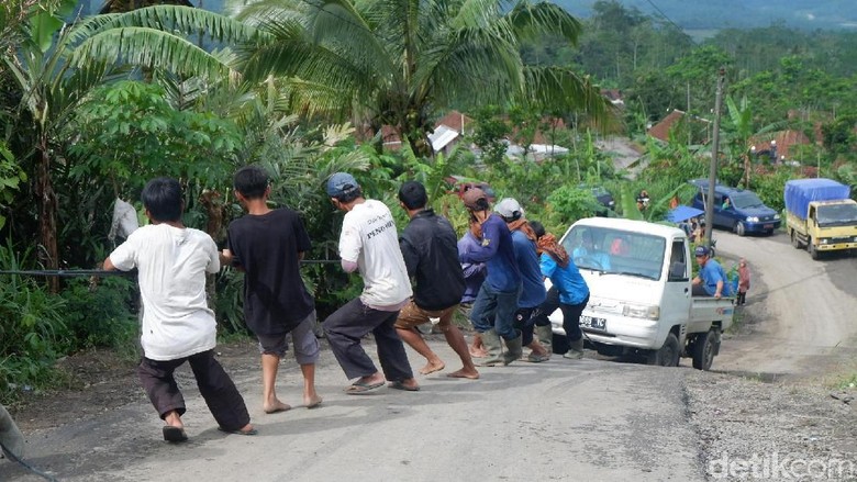 Jalur Utama Tak Bisa Dilalui, Jalur Alternatif Rawan Kecelakaan Jalur Utama Tak Bisa Dilalui, Jalur Alternatif Rawan Kecelakaan