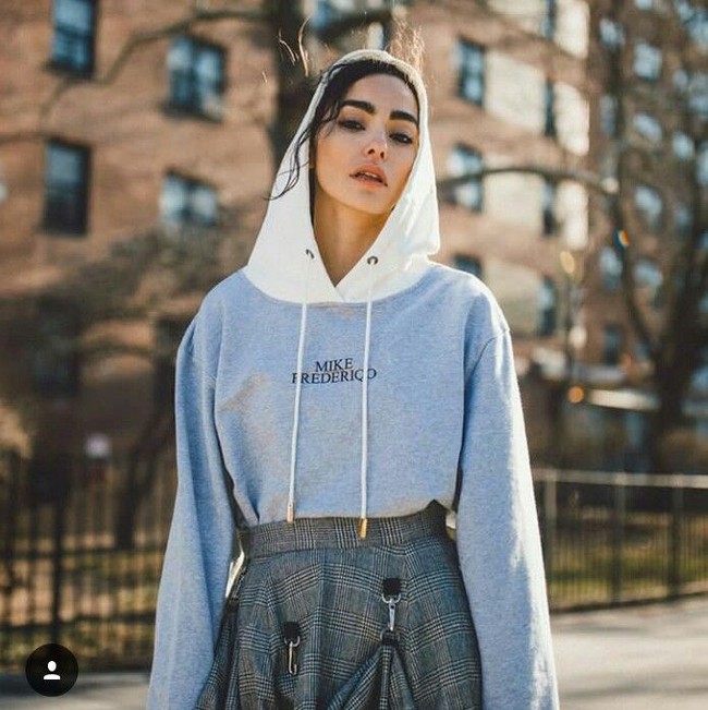 Adrianne Ho juga merupakan Instagram Darling karena pose-pose seksi nan stylish. Foto: Dok. Instagram
