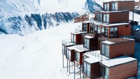 Inilah The Quadrum Ski and Yoga Resort di Gudauri, sekitar 2 jam naik mobil dari Tbilisi, ibu kota Georgia. Bangunannya dari kontainer bekas. (The Quadrum Ski and Yoga Resort)