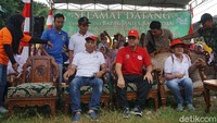 Foto: Bapak ibu semuanya warga RW 04 di Koja pagi hari ini adalah kegiatan kerja bakti membersihkan. Ada dua hal membrsihkan dan merapikan. Pertama membersihkan kita tahu bahwa semua jegiatan kita sebagai manusia pasti ada sisanya. Pasti. Apapun, kata Anies dalam sambutannya seperti dalam Instastory @kagamadki. (Dokumen Kagama DKI)