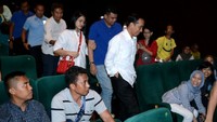 Saat mereka masuk Studio 6, para pengunjung lainnya terlihat kaget. Foto: Biro Pers Setpres