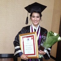 Bintang sinetron Alyssa Soebandono juga membuktikan bahwa kesibukan pekerjaan di dunia keartisan bukan halangan untuk menyelesaikan pendidikan hingga setinggi mungkin. Buktinya Alyssa yang laris di layar kaca mampu lulus S2 jurusan Corporate Communication di London School Public relation (LSPR). Dan yang lebih mengesankan, istri Dude Herlino itu lulus dengan predikat cum laude. (Foto: Dok. Instagram)