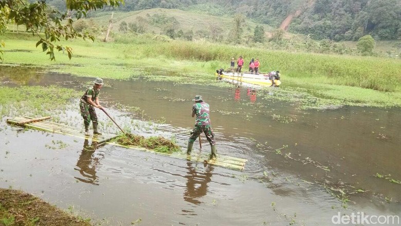 Normalisasi Hulu Ciliwung , TNI-Polri Keruk Telaga Saat di Puncak Normalisasi Hulu Ciliwung , TNI-Polri Keruk Telaga Saat di Puncak