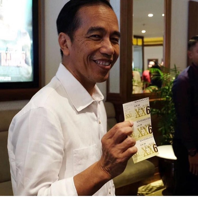 Pamer 3 Tiket, Jokowi Nonton Dilan 1990 Pamer 3 Tiket, Jokowi Nonton Dilan 1990