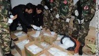 Kepolisian China yang melibatkan pasukan paramiliter menggerebek sebuah desa kecil di Guangdong pada Januari 2014. Sebanyak 3 ton sabu didapatkan dari 182 tersangka yang berkaitan dengan 18 komplotan narkoba. Foto: Gungdong Public Security Burreau via CNN