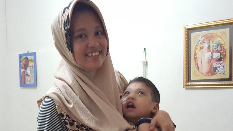 Ifa dan sang putra, Itmam/ Foto: Nurvita Indarini Ifa dan sang putra, Itmam/ Foto: Nurvita Indarini