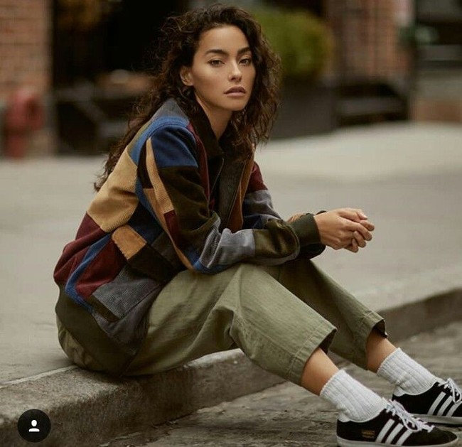 Adrianne memiliki wajah yang unik. Hal tersebut diperoleh karena perpaduan Eropa dan Asia dari ayah dan ibunya. Sang ibu dari Prancis dan ayahnya China. Foto: Dok. Instagram