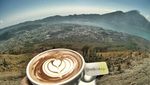 Anti Mainstream! 10 Foto Tunjukkan Pria Ini Bikin Latte Art di Puncak Gunung Indonesia