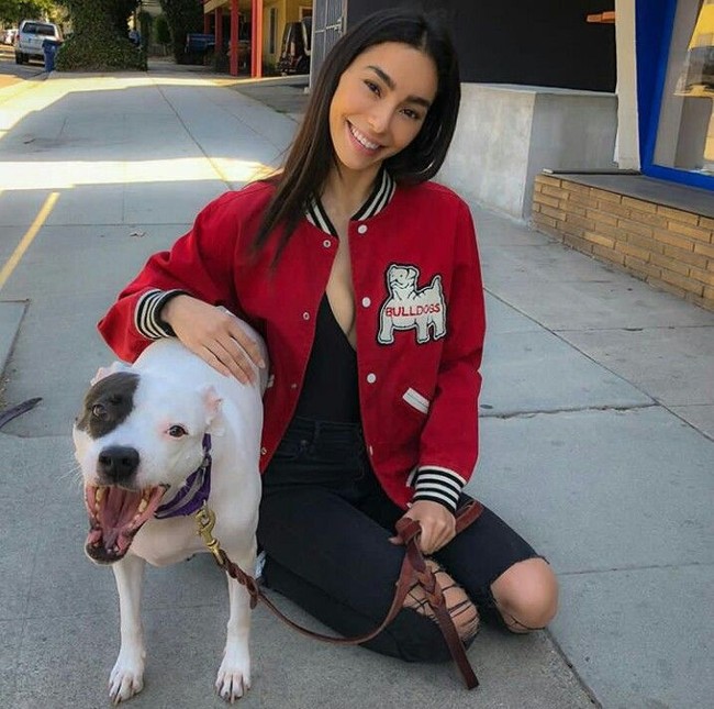 Wanita 28 tahun itu memiliki lebih dari 700 ribu followers. Tentu saja kebanyakan followersnya dibanjiri oleh kaum Adam. Foto: Dok. Instagram