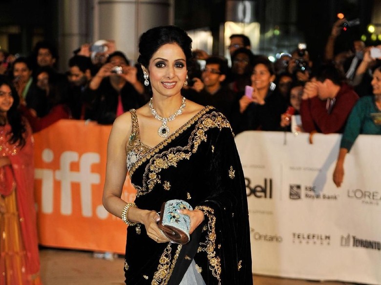 Penghormatan Terakhir Para Selebriti Bollywood untuk Sridevi Penghormatan Terakhir Para Selebriti Bollywood untuk Sridevi