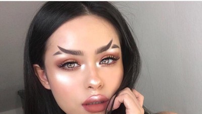 Foto: Seperti Inilah Jadinya Jika Wanita Punya Alis Seperti Buntut Ikan