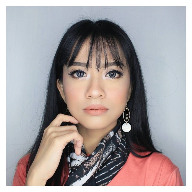 Meski sama-sama aktif menjadi beauty influencer, keduanya bekerja di perusahaan berbeda. Cyndi Adissa bekerja di sebuah market place di kawasan Kuningan, sementara Cynda bekerja di sebuah komunitas kecantikan. (Foto: Instagram/ Cyndi Adissa dan Cynda Adissa)