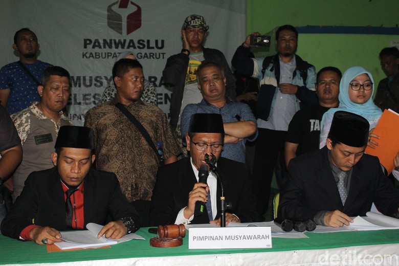 Panwaslu Garut Tolak Gugatan Agus-Imas Panwaslu Garut Tolak Gugatan Agus-Imas
