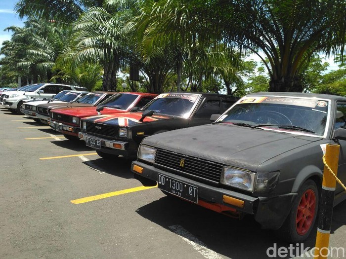 Mobil Tua Dipamerkan di Makassar