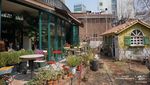 Nikmatnya Menghirup Matcha Latte dengan Suasana Kebun Bunga di Kafe Ini